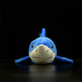 peluche requin bleu vue de face