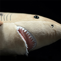 peluche requin tigre bouche